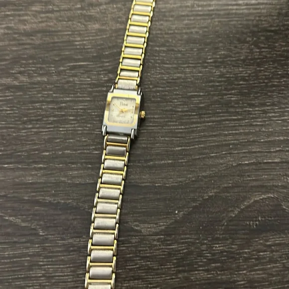 Nice watch - Picture 1 of 4